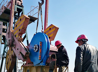 創(chuàng)新形成了抽油機(jī)半直驅(qū)采油技術(shù)，**了系統(tǒng)能耗減少了維護(hù)工作量，提高了**性