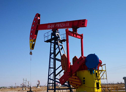 發(fā)明了盤(pán)形低速大扭矩永磁電機(jī)，減少了傳動(dòng)環(huán)節(jié)，提高了傳動(dòng)效率